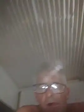 Snapshot of NICJOHNS chatting on February 9, 2026, 6:12 pm NICJOHNS online show from February 9, 2026, 6:12 pm