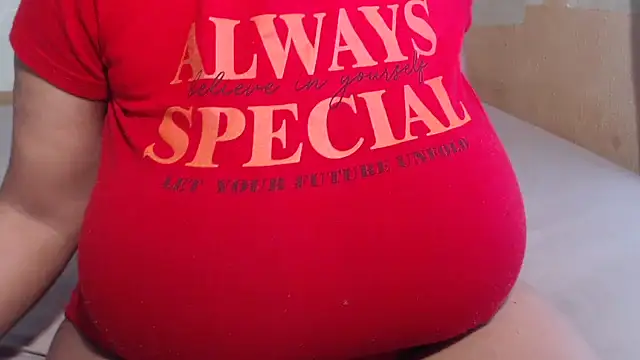 Snapshot of FlavoredNia chatting on October 18, 2025, 6:05 am FlavoredNia online show from October 18, 2025, 6:05 am