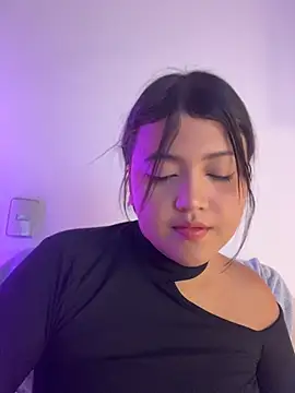 alisson carolina73 online show from April 19, 2026, 11:29 pm