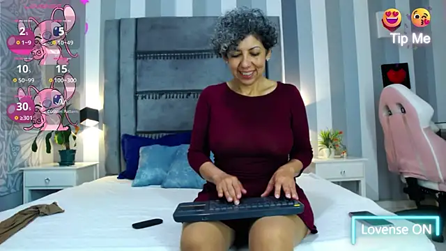 Julianewell online show from January 14, 2025, 12:24 pm