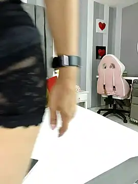 Julianewell online show from November 15, 2025, 12:34 pm