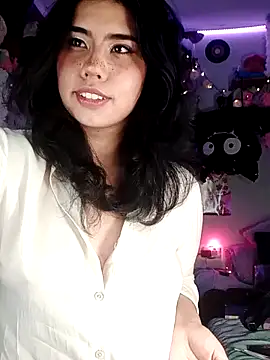 Snapshot of kiki_cavilll chatting on December 6, 2024, 1:07 am kiki cavilll online show from December 6, 2024, 1:07 am