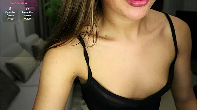 Snapshot of IrisNoire chatting on December 6, 2024, 1:51 am IrisNoire online show from December 6, 2024, 1:51 am