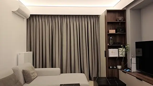 Snapshot of IrisNoire chatting on February 24, 2026, 8:40 pm IrisNoire online show from February 24, 2026, 8:40 pm