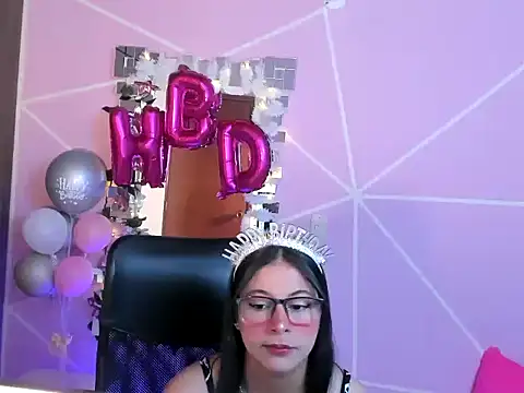  ALLYSON18  online show from November 11, 2025, 12:16 pm