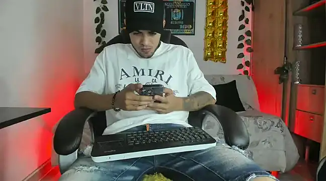 Snapshot of mikee_scooth chatting on January 7, 2025, 3:35 am mikee scooth online show from January 7, 2025, 3:35 am