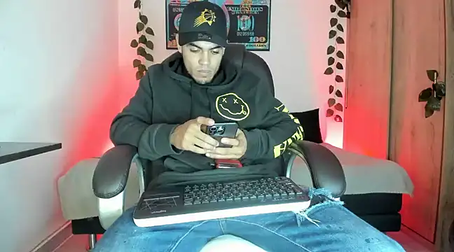 Snapshot of mikee_scooth chatting on March 3, 2025, 3:19 am mikee scooth online show from March 3, 2025, 3:19 am