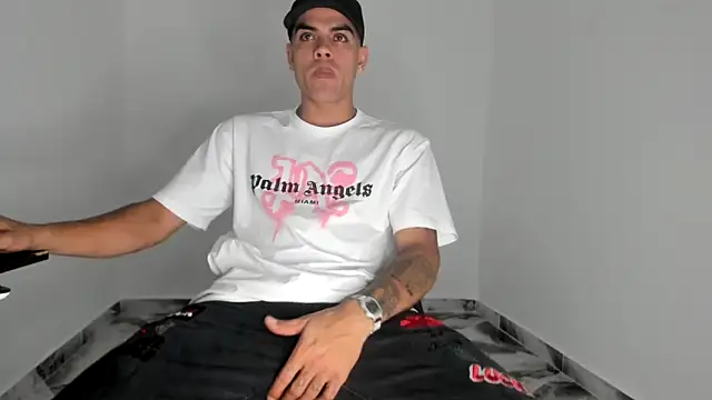 mikee scooth online show from December 3, 2025, 4:09 am