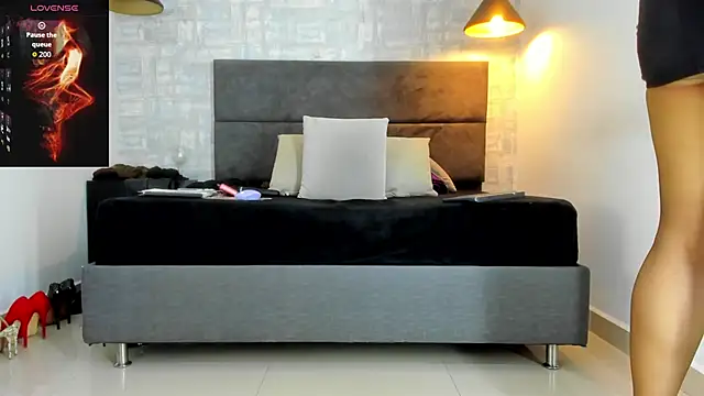 missnatash online show from April 19, 2026, 3:22 pm