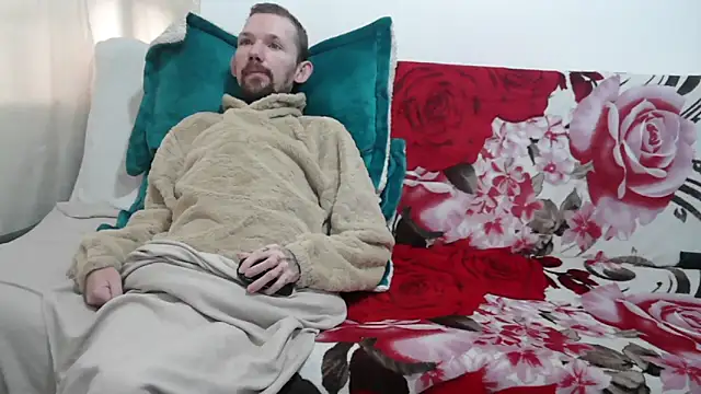 Sophia and Thomas online show from April 1, 2026, 9:34 pm