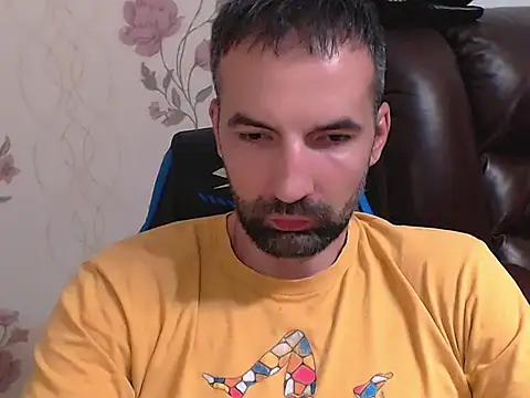 Snapshot of Leo_1617 chatting on July 1, 2026, 6:40 pm Leo 1617 online show from July 1, 2026, 6:40 pm
