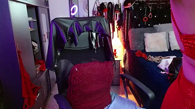 SamaraMartinez online show from November 14, 2025, 9:46 pm