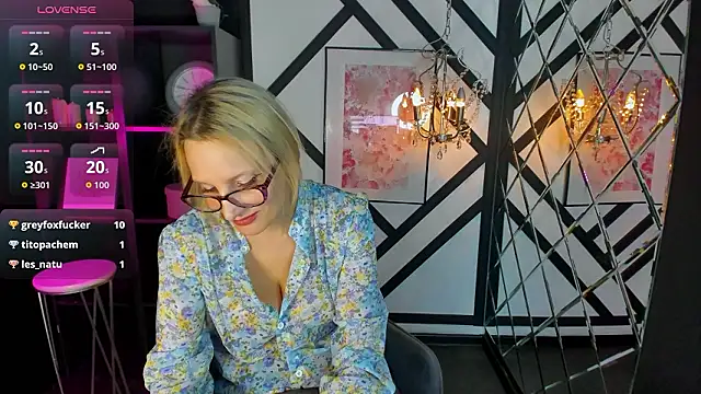 Queen Anna  online show from January 31, 2026, 7:11 pm