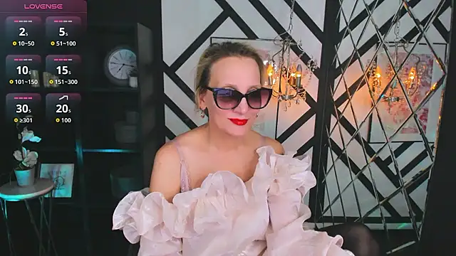 Queen Anna  online show from March 1, 2026, 1:13 pm