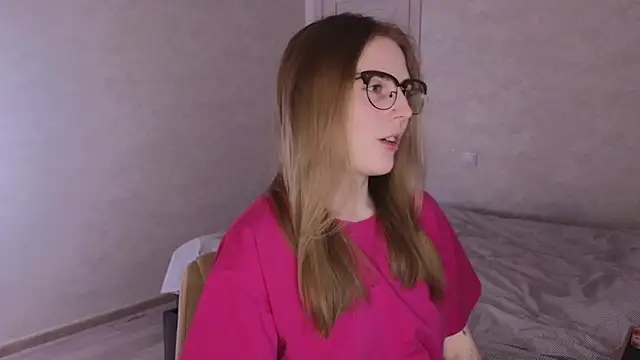 Snapshot of HalieCross chatting on October 20, 2025, 3:40 am HalieCross online show from October 20, 2025, 3:40 am