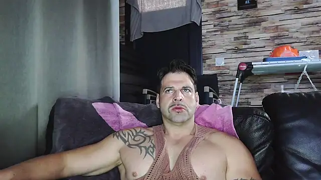 XxBigboybandxX online show from November 20, 2025, 8:14 am