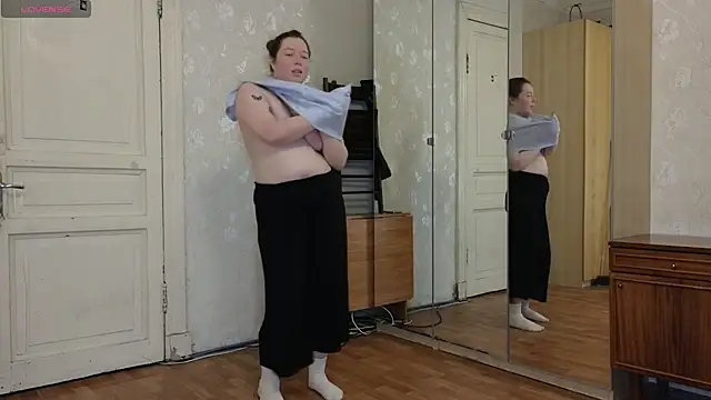 Blush Lolaa online show from March 5, 2025, 2:12 pm