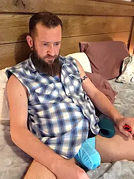 Snapshot of Icebearsticlese chatting on February 7, 2026, 2:37 am Icebearsticlese online show from February 7, 2026, 2:37 am