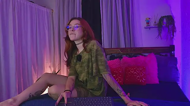 Ginger Foxy online show from April 7, 2026, 11:59 pm