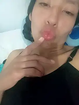 Snapshot of karolinee_66_ chatting on December 3, 2024, 4:03 am karolinee 66 online show from December 3, 2024, 4:03 am