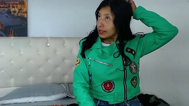 Snapshot of karolinee_66_ chatting on December 6, 2024, 7:54 am karolinee 66 online show from December 6, 2024, 7:54 am