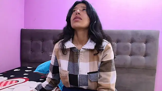 karolinee 66  online show from July 12, 2026, 4:14 am