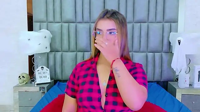 Snapshot of ZoehRoux chatting on October 31, 2025, 4:13 am ZoehRoux online show from October 31, 2025, 4:13 am