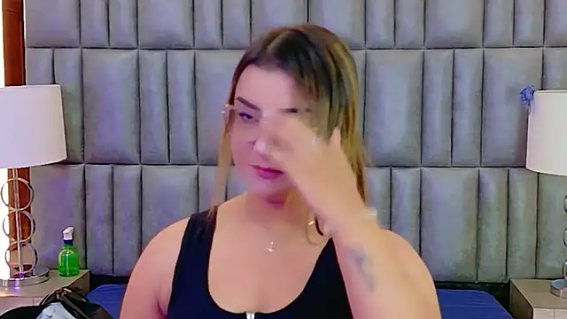 Snapshot of ZoehRoux chatting on November 30, 2025, 4:05 am ZoehRoux online show from November 30, 2025, 4:05 am