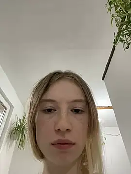 minidivaa  online show from January 8, 2025, 5:16 am