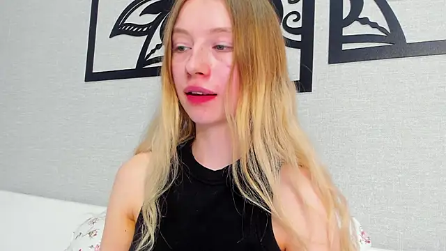 minidivaa  online show from February 7, 2025, 4:24 pm