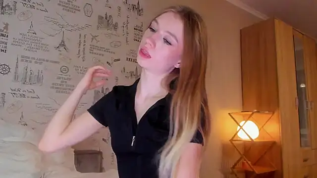 minidivaa  online show from November 10, 2025, 8:41 pm