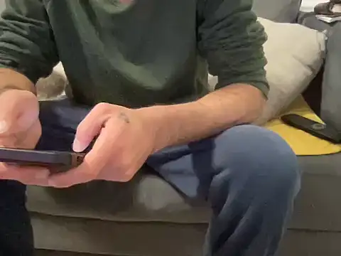 4small4inchlol online show from January 13, 2026, 7:41 pm