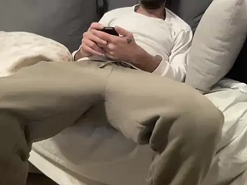 4small4inchlol online show from February 3, 2026, 8:25 pm