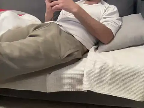 4small4inchlol online show from March 25, 2026, 3:40 pm