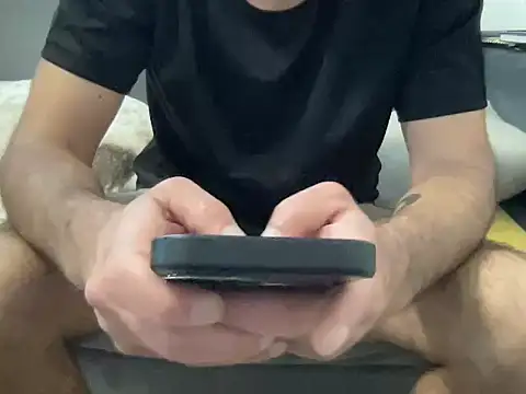 4small4inchlol online show from April 12, 2026, 10:20 am