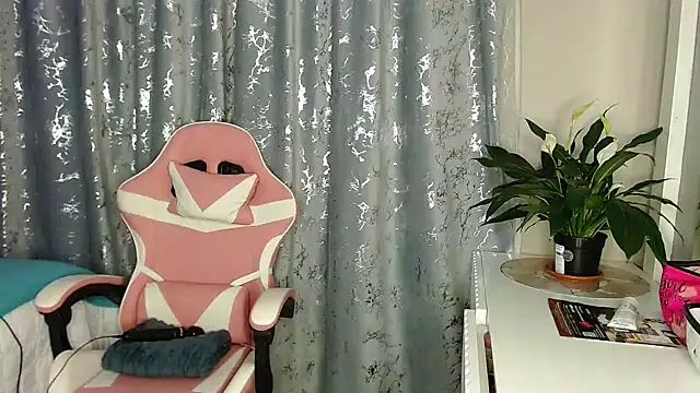 MissBigNipples online show from July 15, 2026, 3:01 am