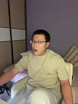 Snapshot of YoY-man chatting on March 11, 2026, 7:36 am YoY-man online show from March 11, 2026, 7:36 am