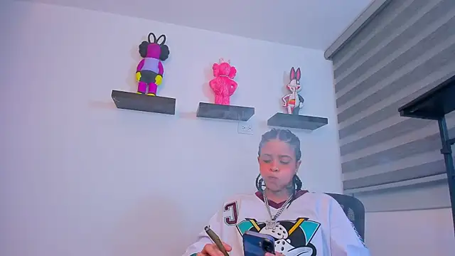 Snapshot of Gangster_Girl chatting on November 10, 2025, 6:01 am Gangster Girl online show from November 10, 2025, 6:01 am