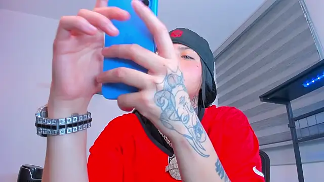 Snapshot of Gangster_Girl chatting on November 12, 2025, 1:39 am Gangster Girl online show from November 12, 2025, 1:39 am