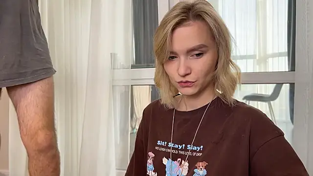 Adelovenick online show from November 19, 2025, 8:47 am