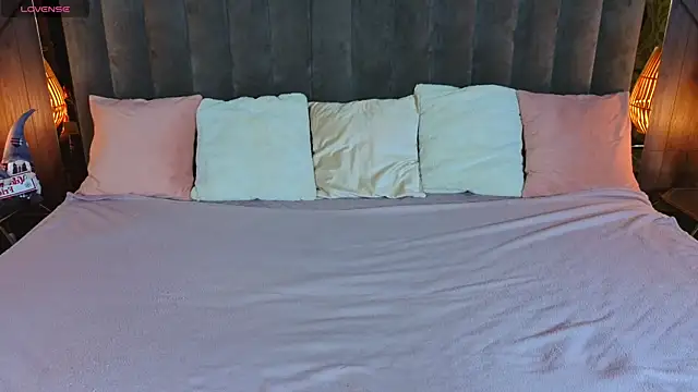 Daisy Delight online show from December 14, 2025, 9:30 pm