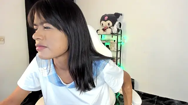 meganthompsonn22 online show from April 1, 2026, 3:51 am