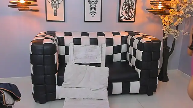 SARAFOXX  online show from December 7, 2024, 1:36 am