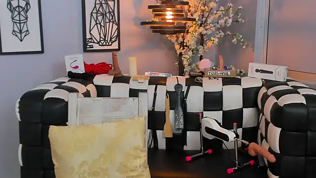 SARAFOXX  online show from December 22, 2024, 5:53 pm