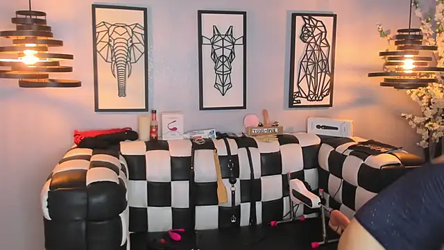 SARAFOXX  online show from January 4, 2025, 2:35 pm