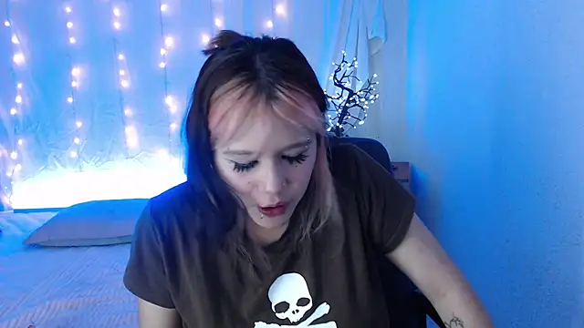 Snapshot of mixie_cute chatting on December 4, 2024, 1:58 am mixie cute online show from December 4, 2024, 1:58 am