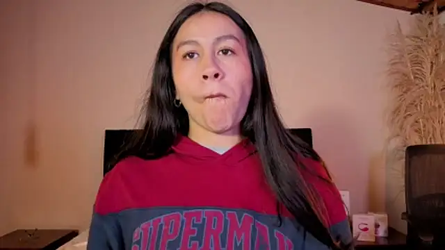 EmiGomez  online show from May 30, 2026, 1:46 am