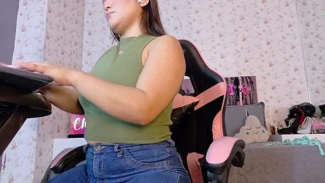 Snapshot of AvrillThomas chatting on November 12, 2025, 4:29 pm AvrillThomas online show from November 12, 2025, 4:29 pm