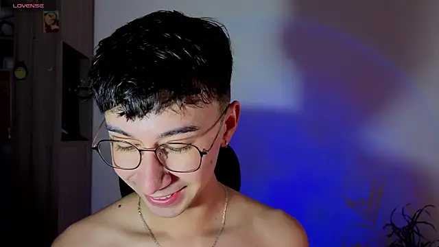 cameron cum online show from October 7, 2025, 1:41 pm