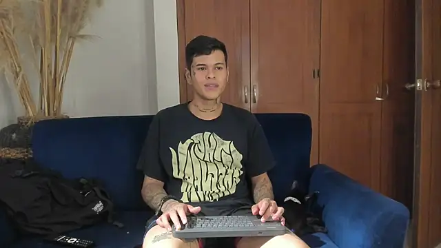 jamesinked  online show from November 25, 2025, 4:01 am